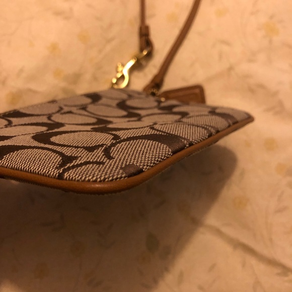 Coach Wristlet - Picture 7 of 7